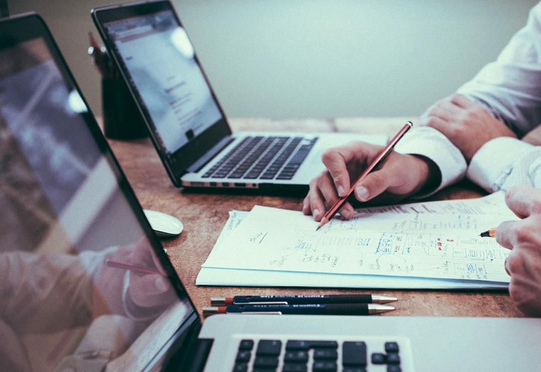 Daha az &ccedil;alışıp aynı maaşı alacaklar! D&uuml;nyada yeni trend... Bir &uuml;lke daha 4 g&uuml;n &ccedil;alışma sistemine ge&ccedil;iyor