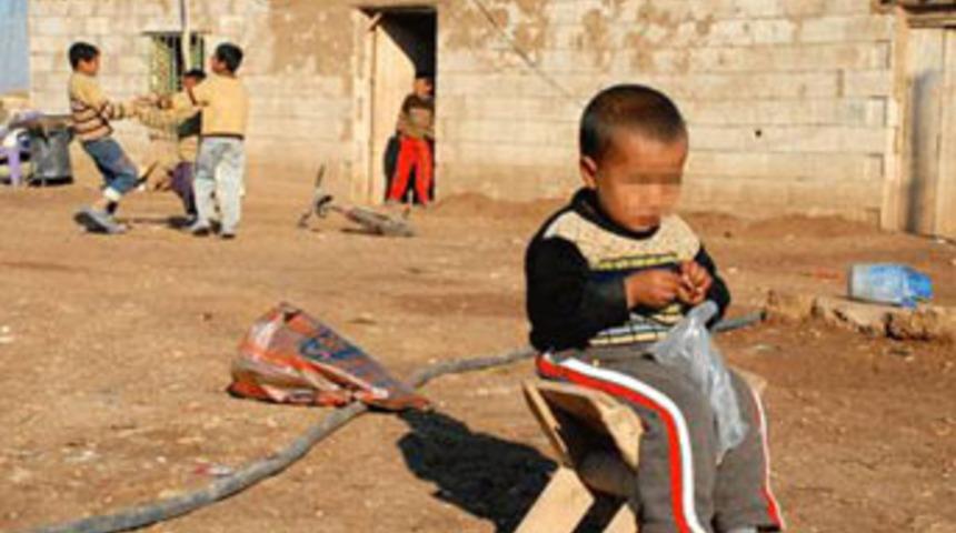 &Uuml;&ccedil; yaşında bir AIDS s&uuml;rg&uuml;n&uuml;