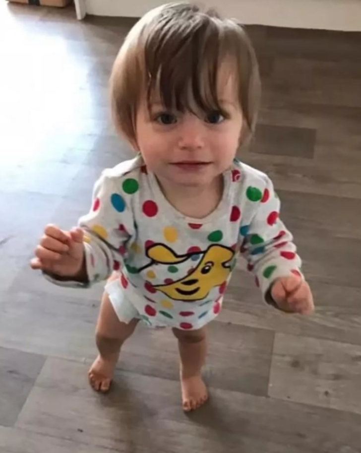 2 yaşındaki çocuğun cansız bedeni kalp krizinden ölen babasının yanında bulundu! Kahreden rapor: Açlıktan ve susuzluktan hayatını kaybetmiş G2