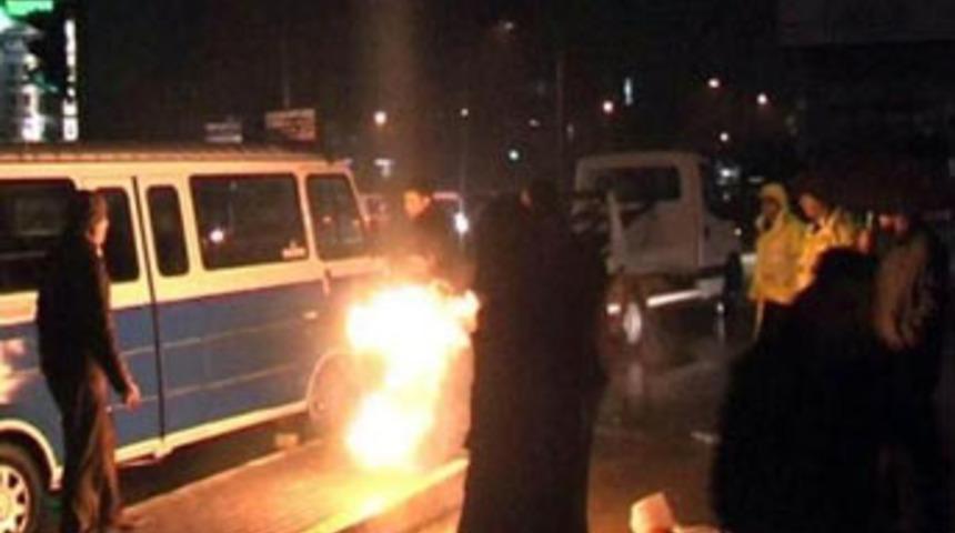 Minib&uuml;s&ccedil;&uuml; kendini yaktı