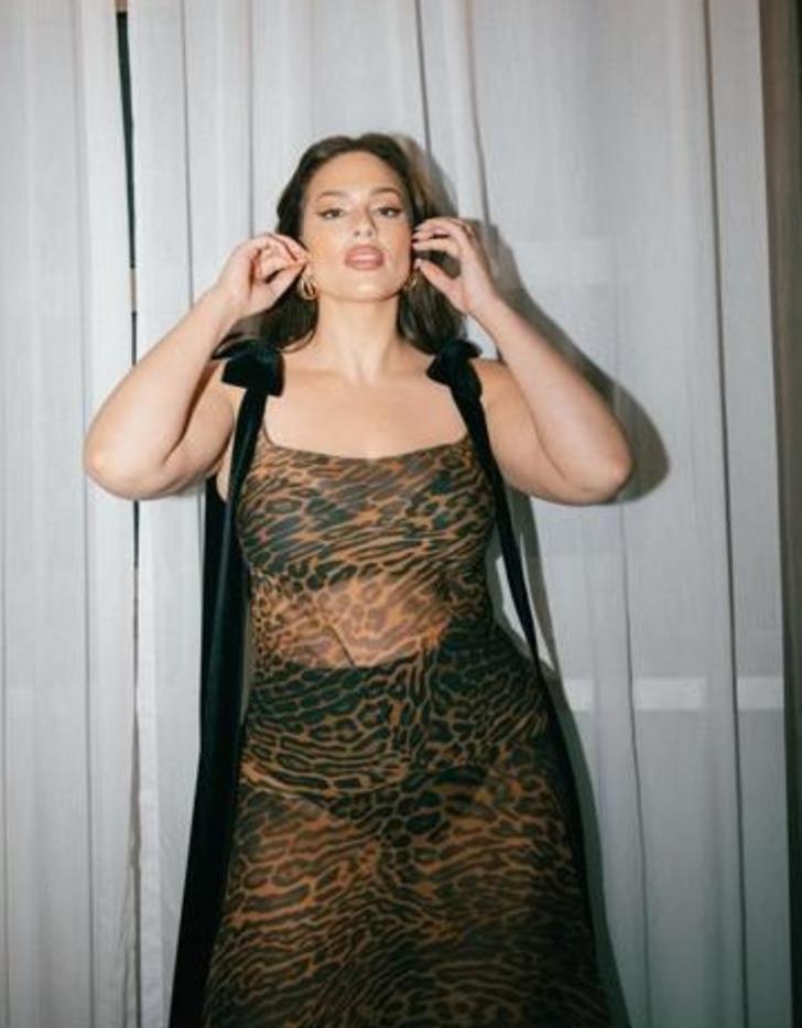 Dünyanın en seksi kadını seçilmişti! Ashley Graham tüle sarınıp iç çamaşırıyla poz verdi G1