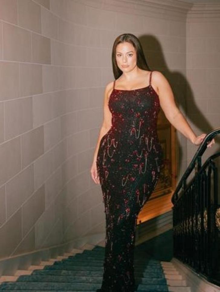 Dünyanın en seksi kadını seçilmişti! Ashley Graham tüle sarınıp iç çamaşırıyla poz verdi G4