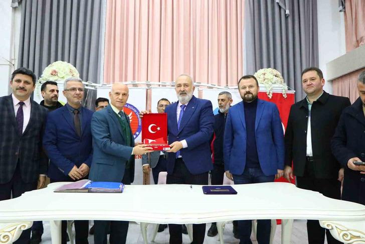 Yüzde 60 zam sonrası belediye başkanını omuzlarda taşıdılar! En düşük maaş 31 bin 103 lira oldu G4