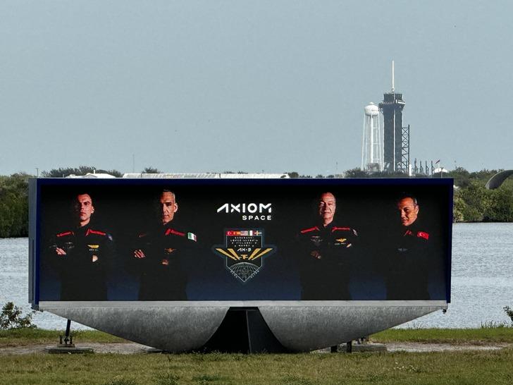 Alper Gezeravcı'ya 'kanka'sından zor görev: Bunu o da beklemiyordu! Türkiye'nin ilk astronotunun sürprizine inanamadılar G5