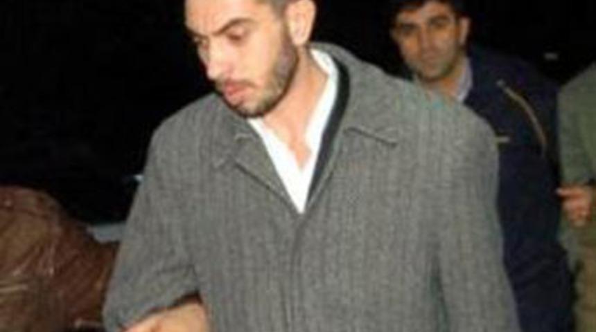 'Yavaş git' diyen polisi başından vurdu