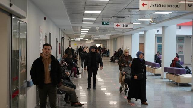 Neden Covid olmadıkları araştırıldı 'Olaya tersten baktık, ilginç şeylerle karşılaştık' Haber izleyemeyenler, hayvan besleyenler, daha çok meyve yiyenler yakalanmadı