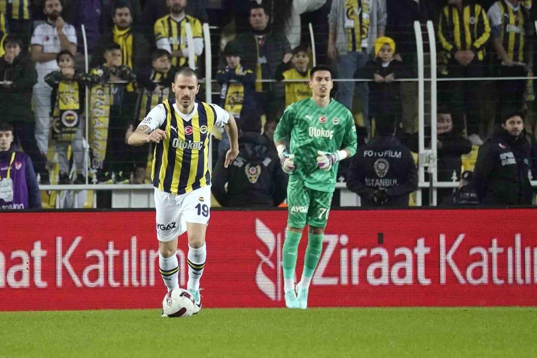 Bonucci Adanaspor karşısında Fenerbah&ccedil;eli taraftarları adeta mest etti! Sosyal medya yıkılıyor