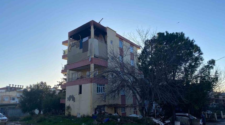 Soba kovası balkonu yaktı