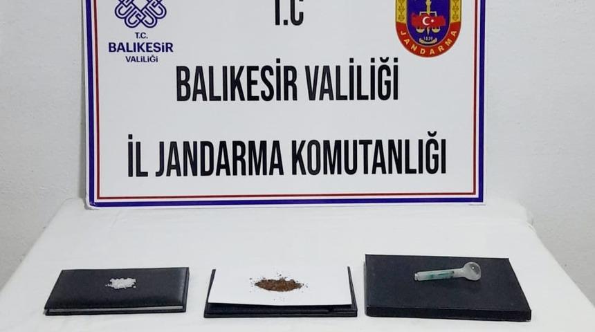 Balıkesir'de uyuşturucu operasyonlarında 7 zanlı yakalandı