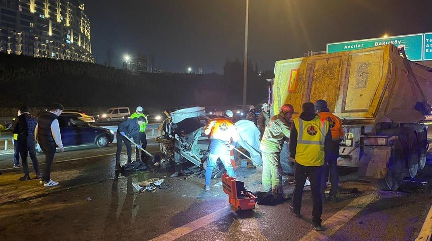 Sultangazi'de trafik kazasında 1 kişi öldü, 2 kişi yaralandı