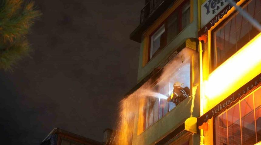 Beyoğlu’nda 4 katlı apart otelde korkutan yangın