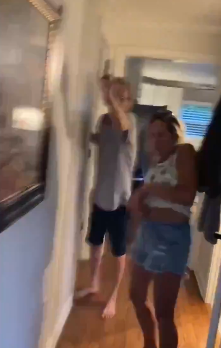 Şoke eden görüntüler! Annesinin sevgilisinin onu vurduğu anları böyle kaydetti... Kulağından akan kanlarla evinden koşarak kaçtı...  G4