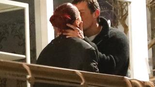 Dua Lipa eski aşkını çabuk unuttu! Balkonda dudak dudağa yakalandı