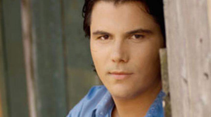 Suat Suna yeni alb&uuml;m ile d&ouml;n&uuml;yor!