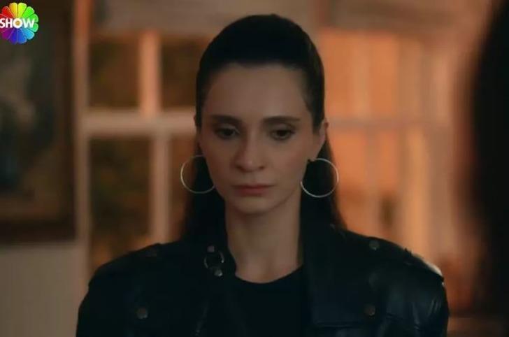 Sandık Kokusu dizisinde Irmak üvey babasıyla aşk yaşayıp annesini terk etti! O sahne sosyal medyayı salladı G2