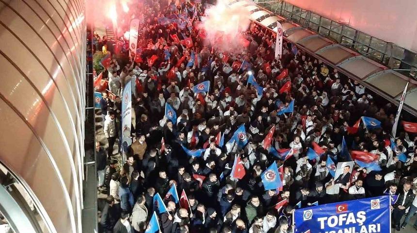 Tofaş’ta zam sevinci sabaha kadar sürdü