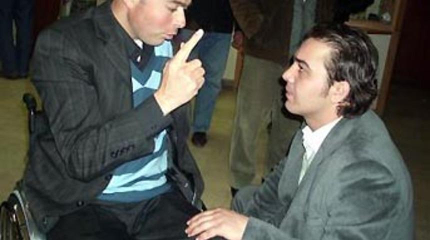 &Ouml;nce teselli etti sonra işini aldı