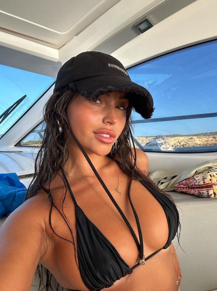 Sosyal medya fenomeni Claudia Tihan Instagram'ın limitlerini zorlamaya devam ediyor! Yarı çıplak poz verince gündem yarattı G3