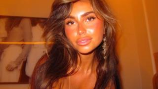 Sosyal medya fenomeni Claudia Tihan Instagram'ın limitlerini zorlamaya devam ediyor! Yarı çıplak poz verince gündem yarattı