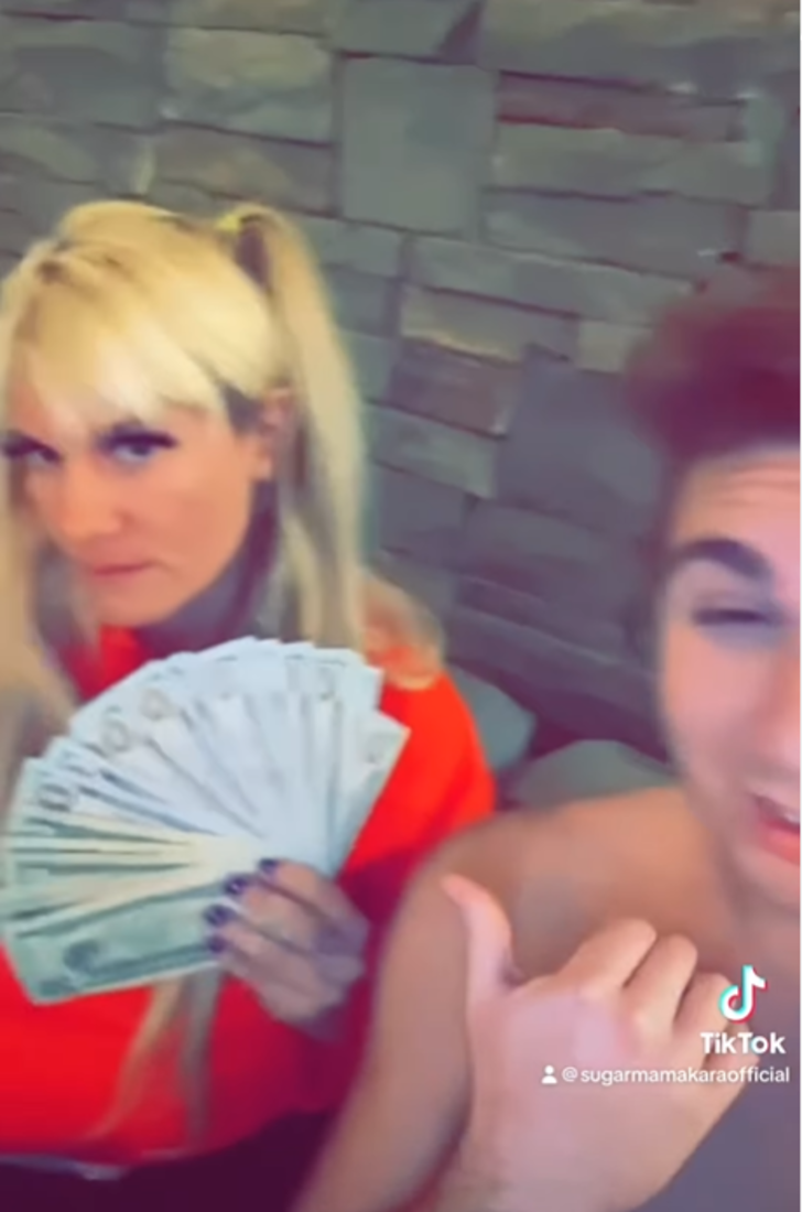 Kendisi 36, sevgilisi 27 yaşında! "Ben bir şeker anneyim" diyerek anlattı... Sevgilisine haftalık verdiği harçlık dudak çok konuşuldu G4