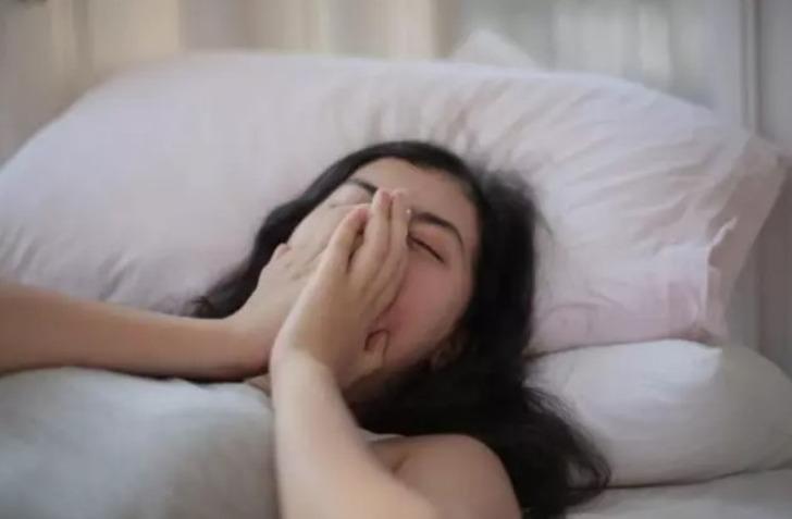 Geceleri 'İç çamaşırları ıslatacak derecede' terliyorsanız dikkat! Bu hastalığın habercisi olabilir 'Uykudan 2-3 saat önce...' G2