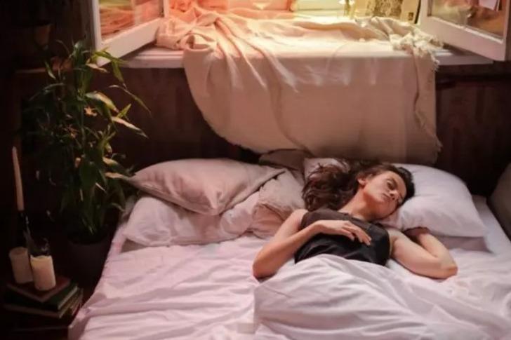 Geceleri 'İç çamaşırları ıslatacak derecede' terliyorsanız dikkat! Bu hastalığın habercisi olabilir 'Uykudan 2-3 saat önce...' G3