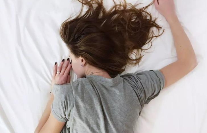 Geceleri 'İç çamaşırları ıslatacak derecede' terliyorsanız dikkat! Bu hastalığın habercisi olabilir 'Uykudan 2-3 saat önce...' G4