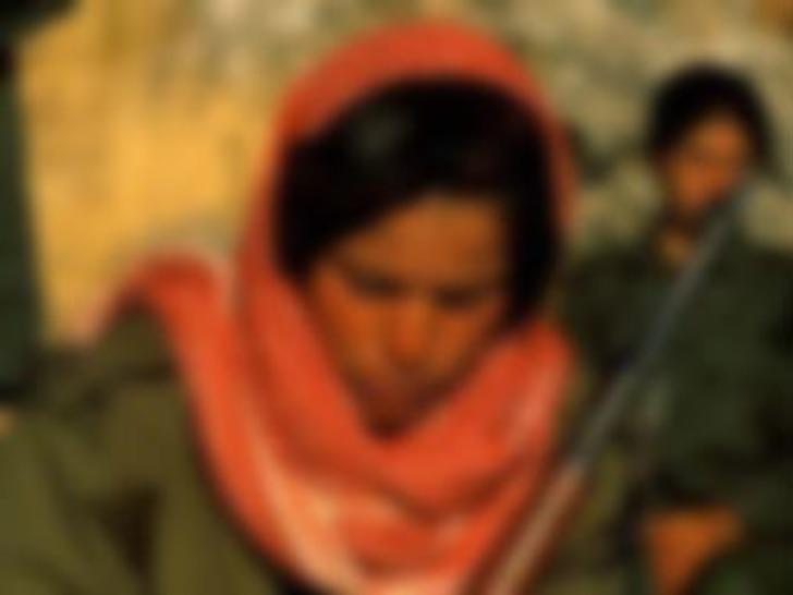PKK'lı kadın 2 çocuğuyla teslim oldu