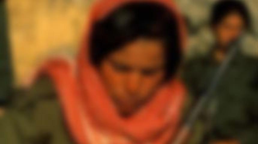 PKK'lı kadın 2 çocuğuyla teslim oldu