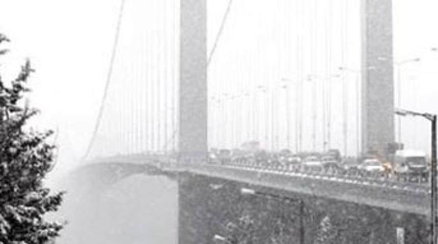 İstanbul trafiği fel&ccedil; oldu