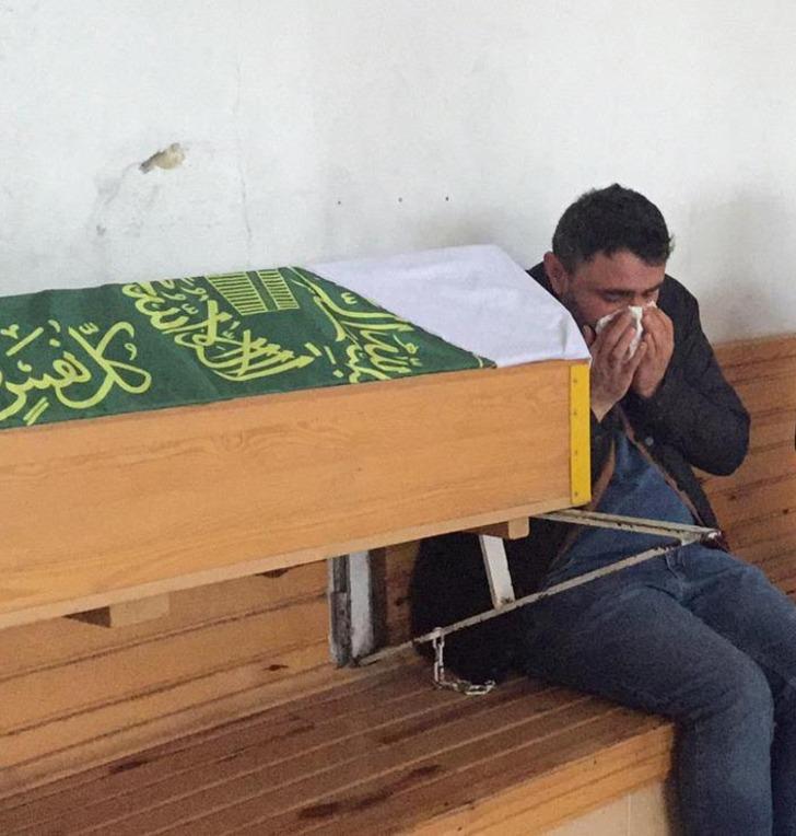 Bu acıya yürek dayanmaz! Bebeğinin tabutu başında gözyaşlarına boğuldu G5