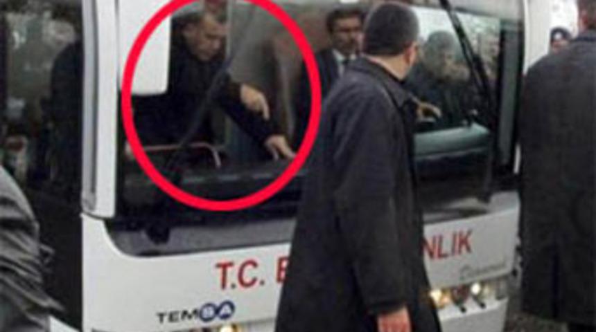 Erdoğan otob&uuml;ste ne yapıyor?