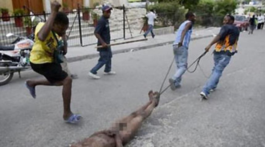 Yağmacıyı diri diri yaktılar