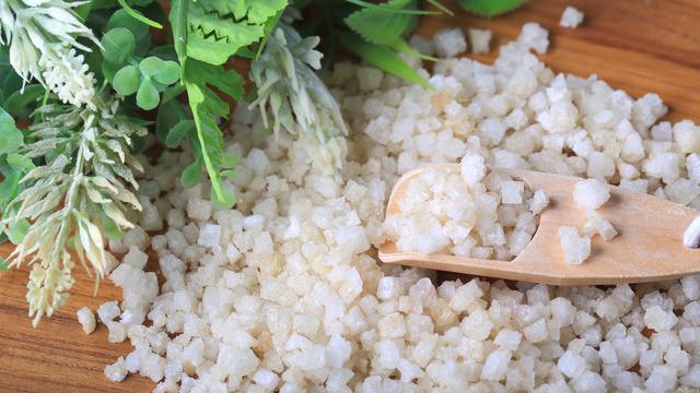 Epsom tuzu nedir? Epsom tuzunun faydaları nelerdir, ne işe yarar?