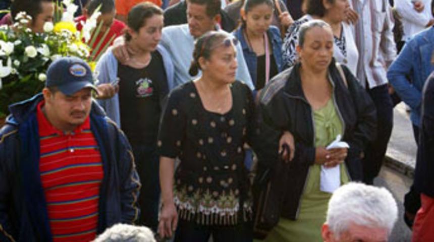 Mafya t&uuml;m aileyi katletti