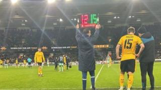 Yeşil sahalarda bu da oldu, hakem sakatlanınca tribündeki seyirci yerine geçti! Duyanları hayrete düşüren olay