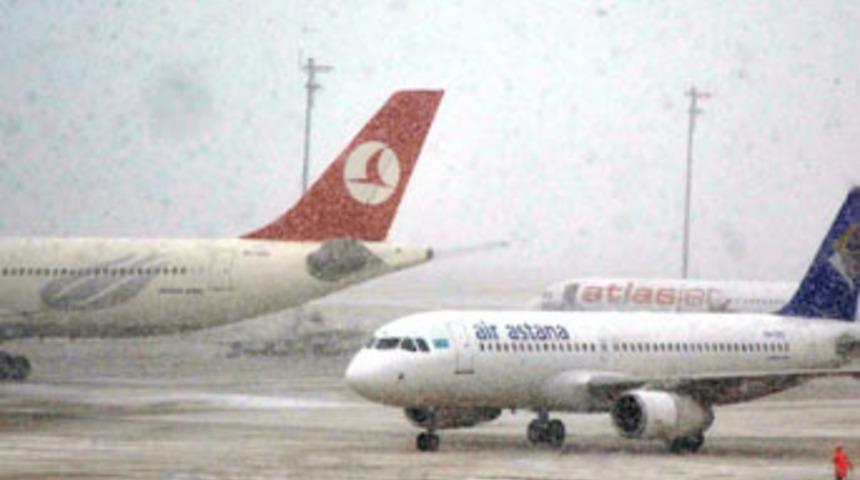 Havaalanında feci kaza: 1 &ouml;l&uuml;, 1 yaralı