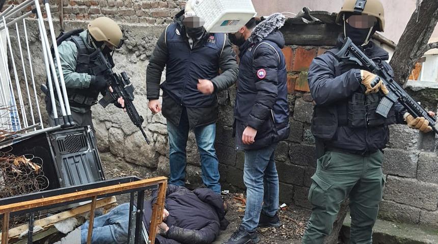 Eskişehir'de yakalanan ter&ouml;r &ouml;rg&uuml;t&uuml; DEAŞ mensubu adliyeye sevk edildi