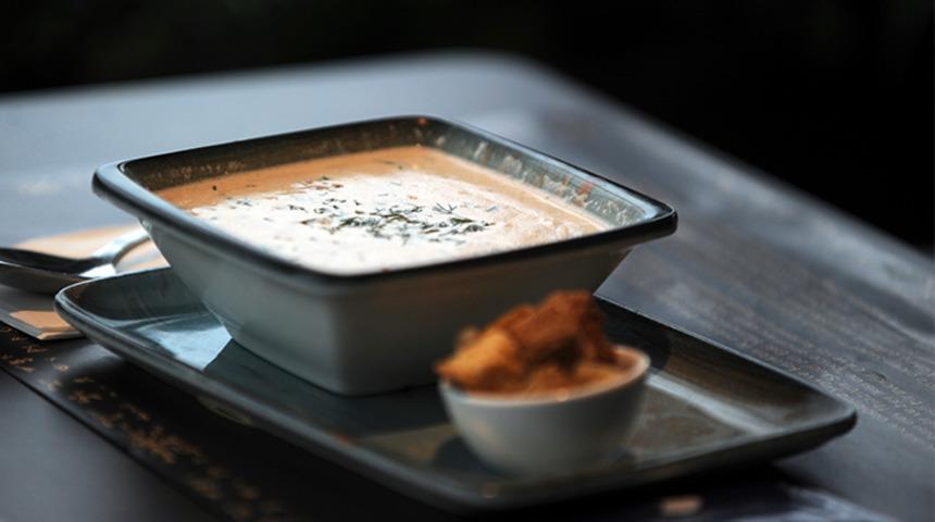 Uludağ'daki o çorbanın tadına baktı! "Çorbamızın meşhur olmasını isterdik, fiyatı meşhur oldu"