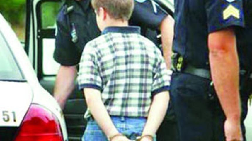 11 yaşındaki su&ccedil; makinesi