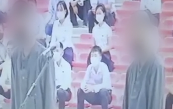 Kuzey Kore iki genci böyle cezalandırdı! Her şey halkın gözleri önünde oldu, cezanın sebebi şoke etti G1