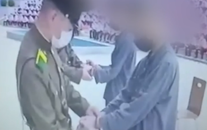 Kuzey Kore iki genci böyle cezalandırdı! Her şey halkın gözleri önünde oldu, cezanın sebebi şoke etti G5