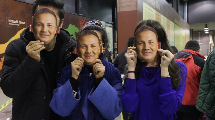 Türkiye'nin ilk uzay yolcusu Gezeravcı'nın yer aldığı Ax-3 misyonunun yolculuğu Kayseri Bilim Merkezi'nde izlendi