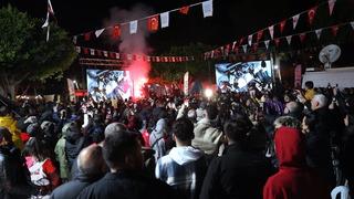 Türkiye'nin ilk astronotu Gezeravcı'nın hemşehrileri, uzay yolculuğunu dev ekranlardan takip etti