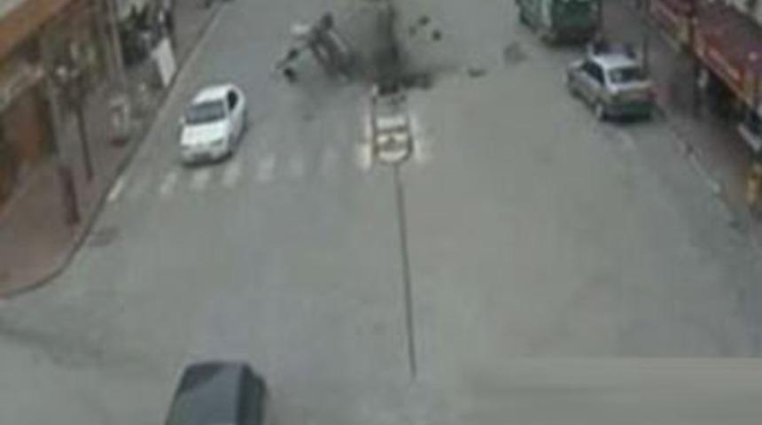 Otomobil b&ouml;yle takla attı