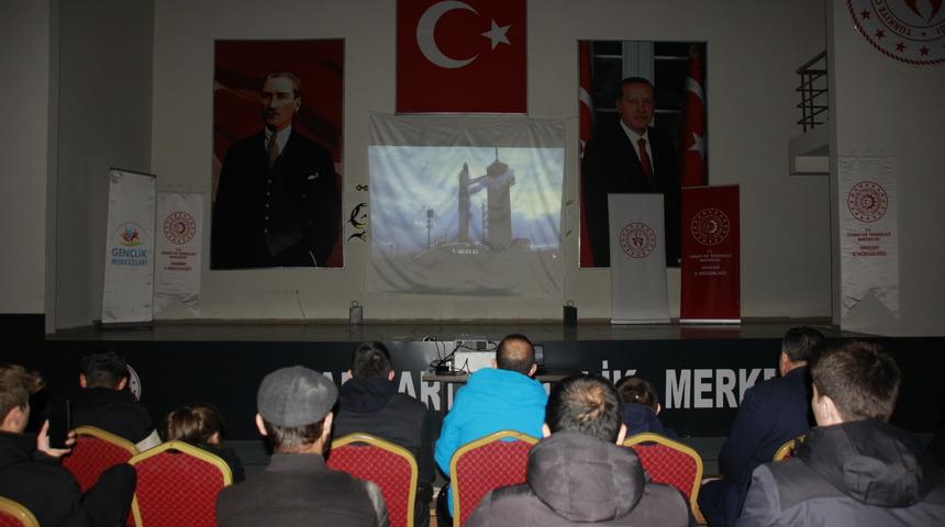 Hakkarililer, astronot Gezeravcı'nın uzay yolculuğunu gençlik merkezinde takip etti