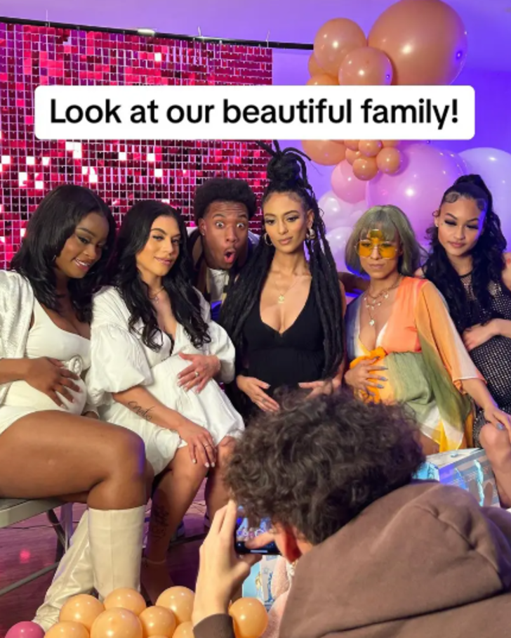 Amerikalı ünlü şarkıcı aynı anda hamile kalan 5 sevgilisi için ortak parti düzenledi! "Kardeş eşler olduk" G1