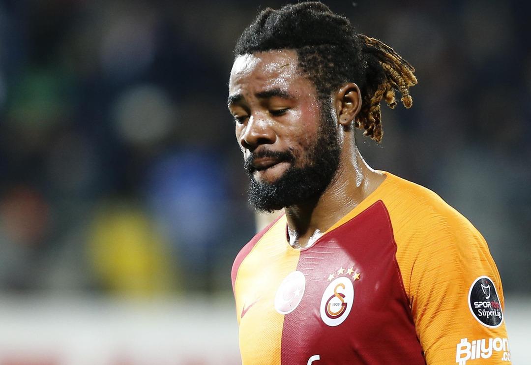 Gece yarısı Galatasaray ile s&ouml;zleşmesini feshetti! Sarı-kırmızılı taraftarların bazıları duygusal anlar yaşıyor...