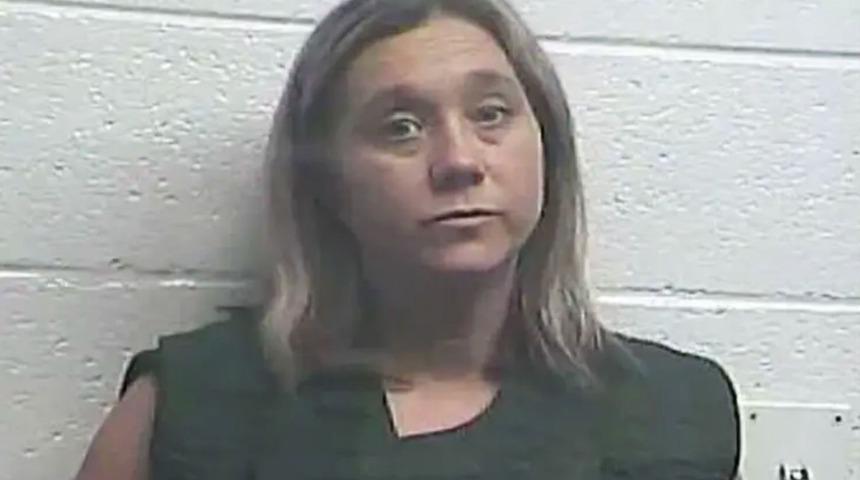 İlkokulda skandal! Yaşları 14 ila 16 arasında değişen öğrencileriyle ilişki yaşadı... Evine davet edip hediyeler verdi