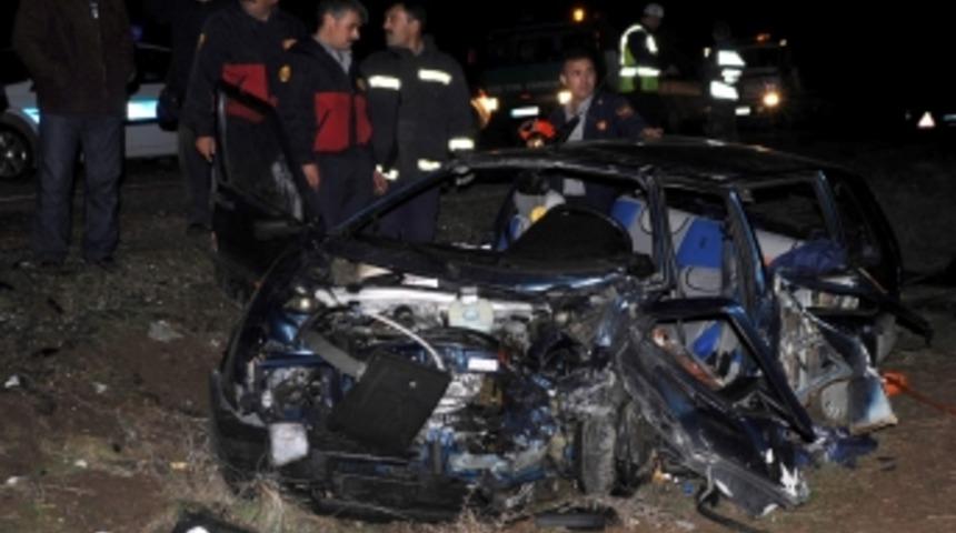 Uşak'ta trafik kazası 2 &ouml;l&uuml; 3 yaralı